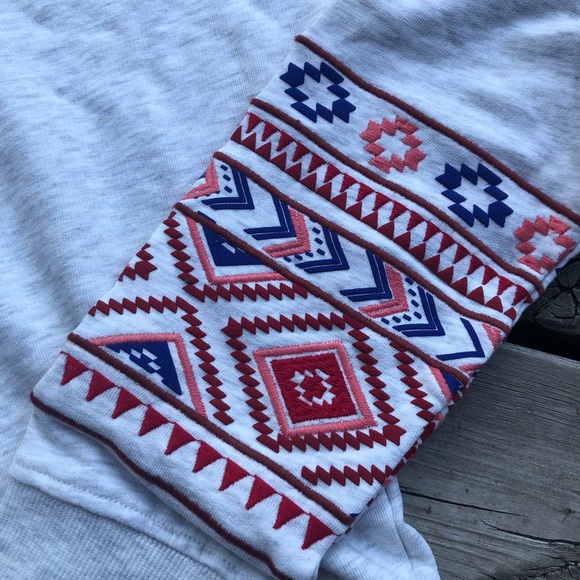 Cropped Hooded Sweatshirt - Picture 3 of 4